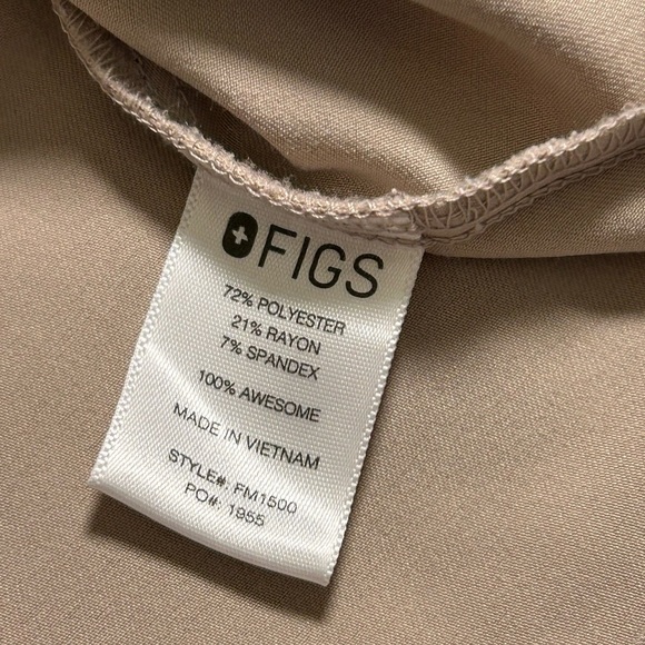 FIGS Technical Collection 3 pocket Scrub Top — Tan Size XS - Picture 5 of 7